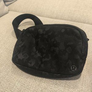 Lululemon Everywhere Belt Bag